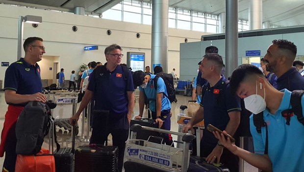 SEA Games 32: Vietnam's U22 football team arrive in Cambodia hinh anh 2