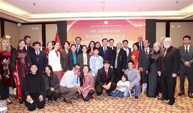 NA leader meets Vietnamese community in Argentina hinh anh 2