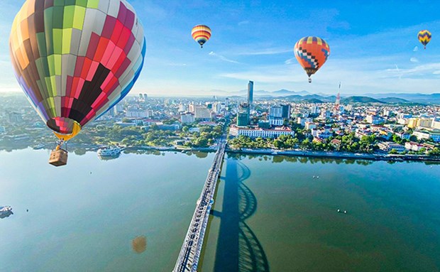Binh Dinh kicks off hot air balloon festival hinh anh 1