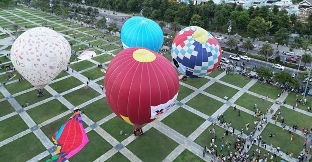 Binh Dinh kicks off hot air balloon festival hinh anh 2