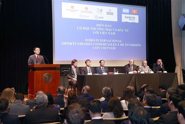 Top legislator attends forum on trade and investment opportunities with Vietnam hinh anh 1