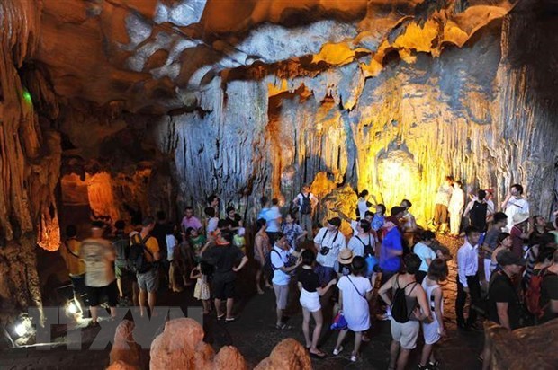 Quang Ninh welcomes nearly 6 million tourist arrivals in four months hinh anh 1