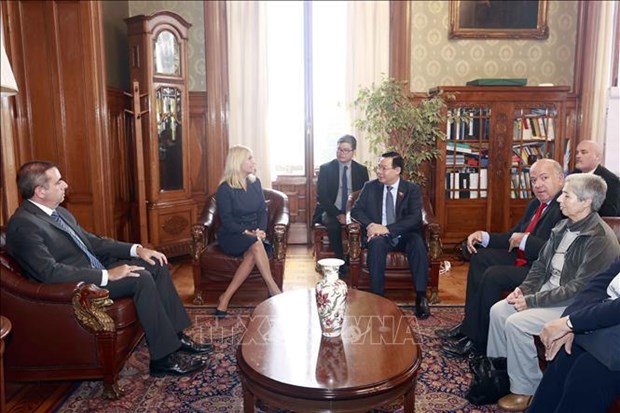 NA Chairman holds talks with leaders of Uruguayan parliament hinh anh 2