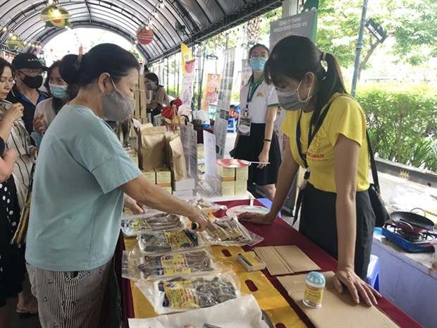 Agricultural, other specialty products expo opens in HCM City hinh anh 1