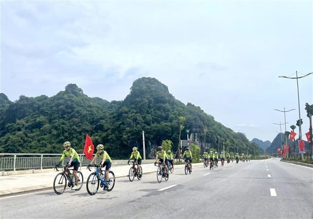 Ha Long-Cam Pha coastal road puts into operation hinh anh 1