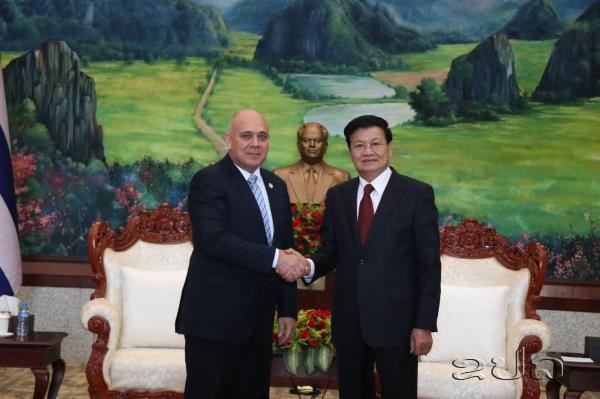 Laos, Cuba pledge to enhance cooperation hinh anh 1