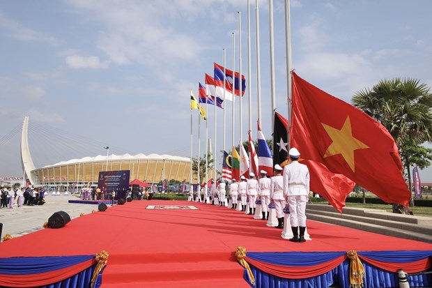 Team Vietnam attend SEA Games flag-raising ceremony hinh anh 1