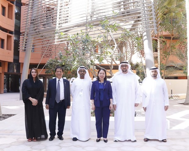 Vice President meets business leaders, OV representatives in UAE hinh anh 1