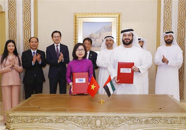 Vice President receives Emirates News Agency Director-General in Abu Dhabi hinh anh 2