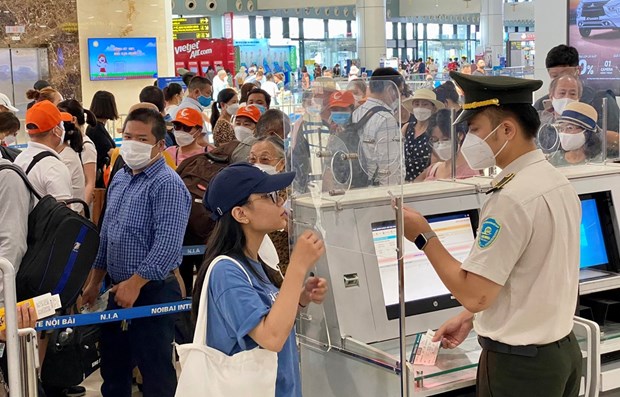 Vietnam’s airports serve nearly 37 million passengers in last four months hinh anh 1