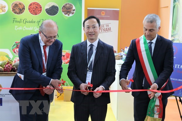 Vietnam showcases farm produce at Macfrut trade fair in Italy hinh anh 1