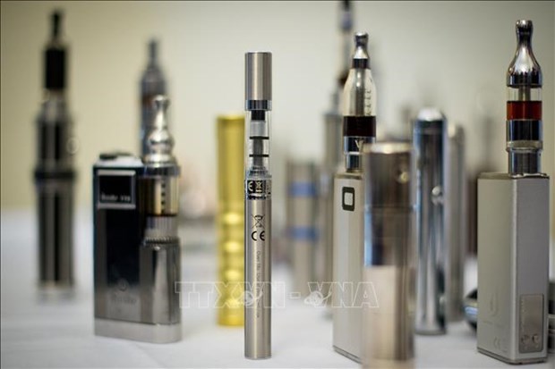 Ministry urges tightening control of e-cigarettes hinh anh 1