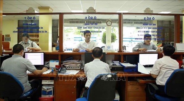 State budget revenue reaches 645.4 trillion VND in four months hinh anh 1