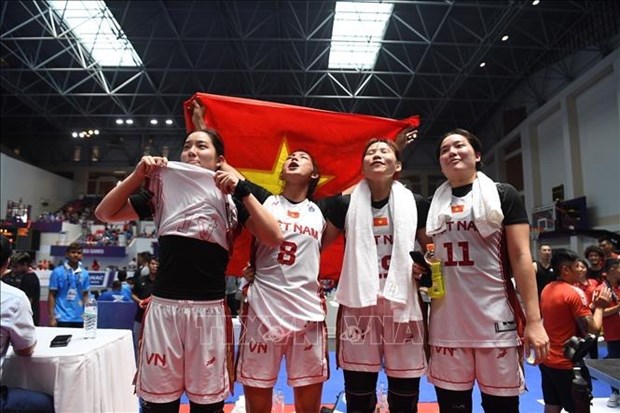 SEA Games 32: Vietnam seize historic gold medal in women's basketball hinh anh 2