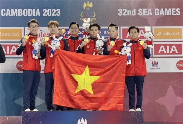 SEA Games 32: Vietnam men's gymnastics team strikes gold hinh anh 1