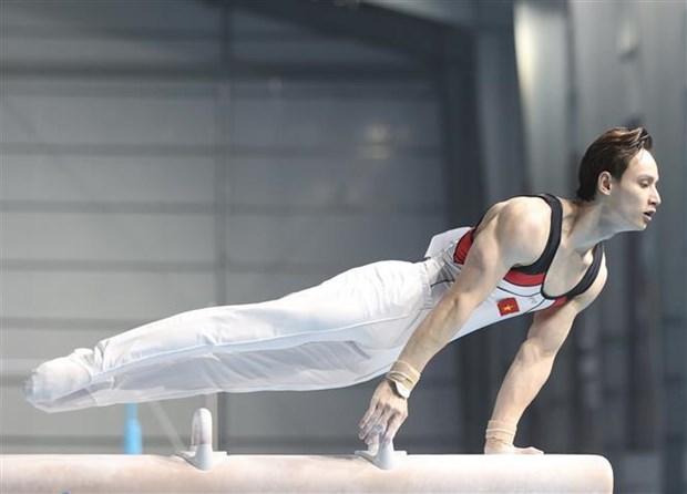 SEA Games 32: Vietnam men's gymnastics team strikes gold hinh anh 2