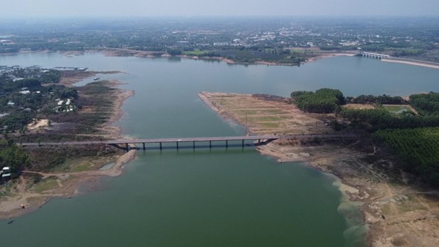 Southern largest hydropower reservoir's water drops to lowest level in 12 years hinh anh 1
