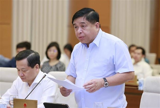 Lawmakers review performance of socio-economic development, state budget plans hinh anh 1