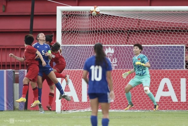 SEA Games 32: Vietnam advances to women’s football semifinals despite loss to Philippines hinh anh 1
