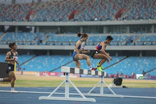 Runner Nguyen Thi Oanh secures two golds in just 20 minutes hinh anh 1