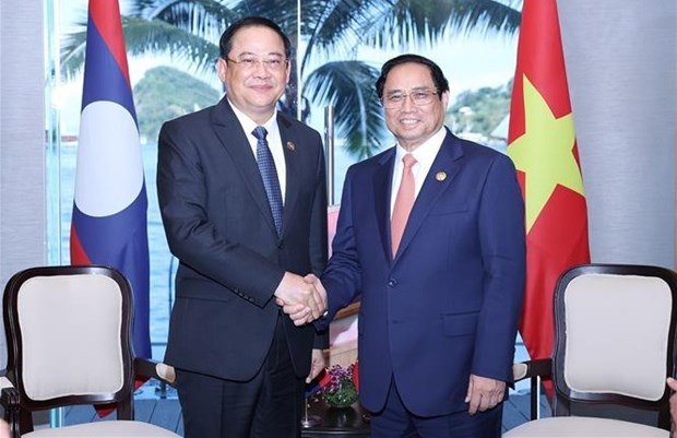 PMs agree on coordination to fruitfully implement Vietnam - Laos deals hinh anh 1