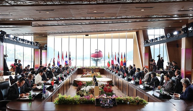 42nd ASEAN Summit: Indonesian President emphasises government-business cooperation hinh anh 1