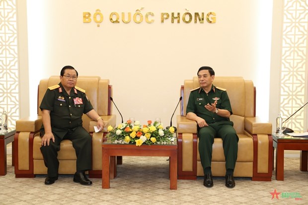 Defence Minister receives Lao Veterans Federation delegation hinh anh 1