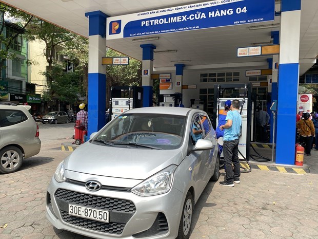 Petrol prices further decrease hinh anh 1