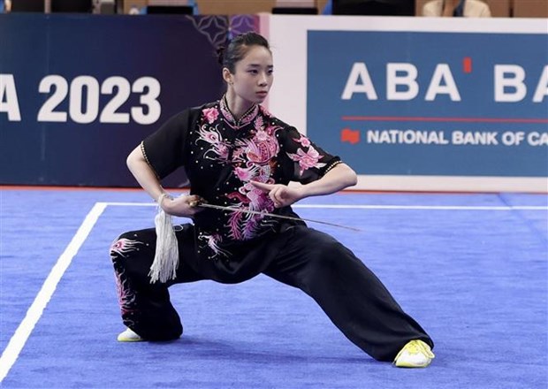 Wushu athlete wins gold at SEA Games 32 hinh anh 1