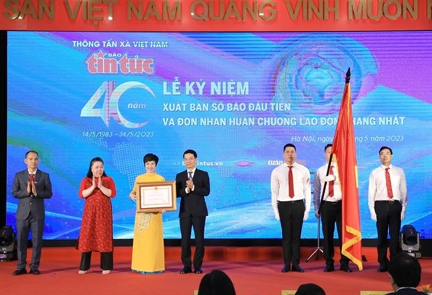 Tin Tuc Newspaper awarded first-class Labour Order on 40th anniversary hinh anh 1