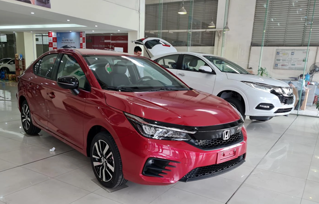 Automobile sales drop sharply in April hinh anh 1