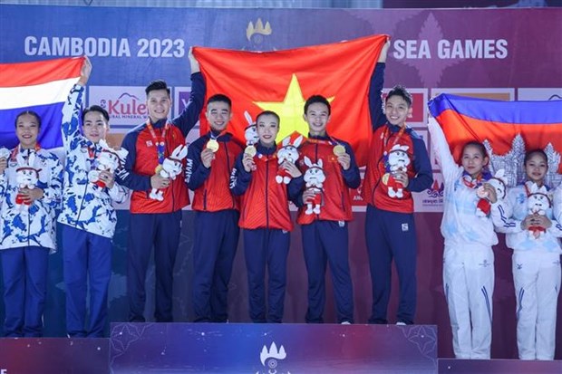 Fencers, gymnasts, weightlifter win more SEA Games golds for Vietnam hinh anh 1