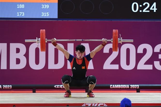 Fencers, gymnasts, weightlifter win more SEA Games golds for Vietnam hinh anh 2