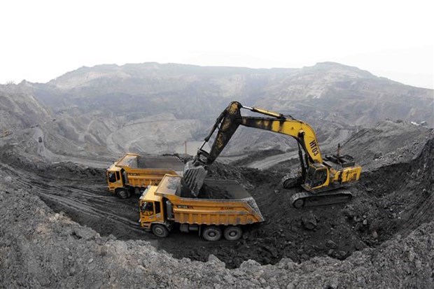 Vinacomin, Japanese firm sign coal mining training deal hinh anh 1