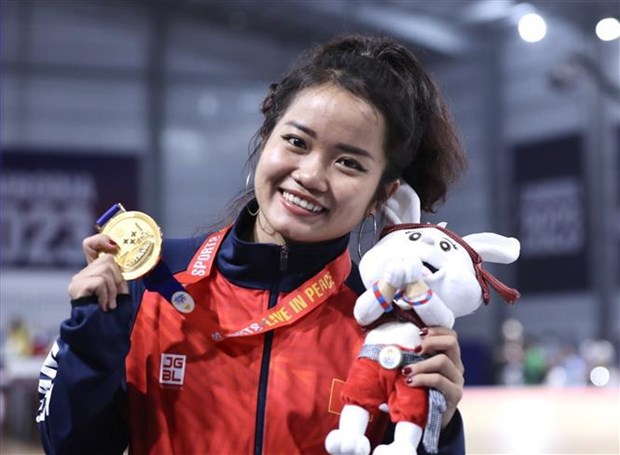 SEA Games 32: Vietnam keeps top place in medal tally after last competition day hinh anh 3