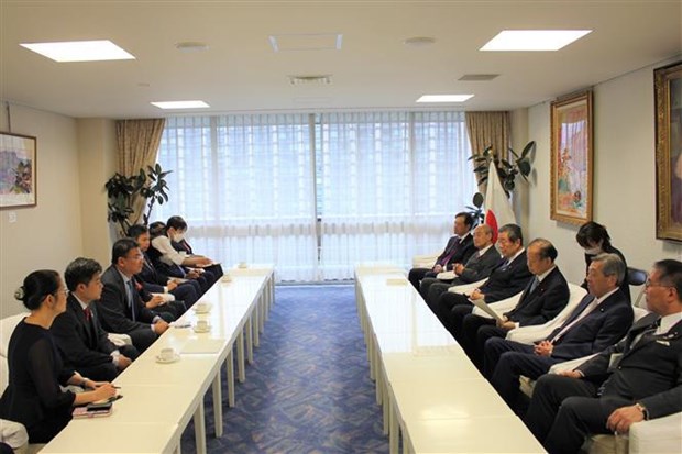 Diplomat meets Japan - Vietnam Parliamentary Friendship Alliance head hinh anh 1