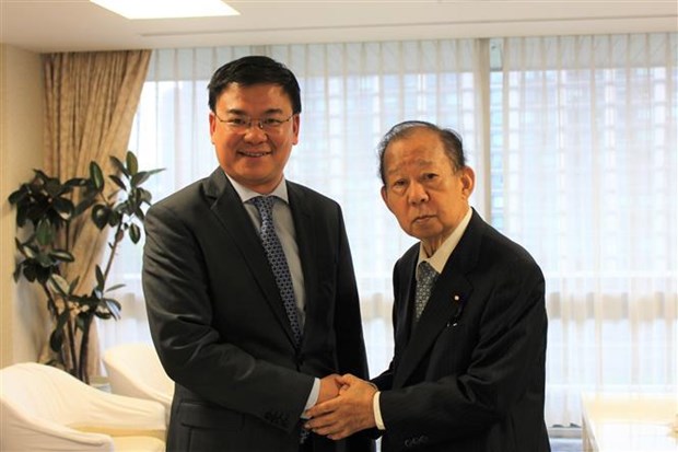Diplomat meets Japan - Vietnam Parliamentary Friendship Alliance head hinh anh 2