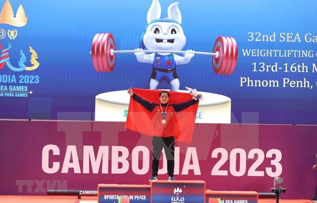 SEA Games 32: Vietnam keeps top place in medal tally after last competition day hinh anh 1