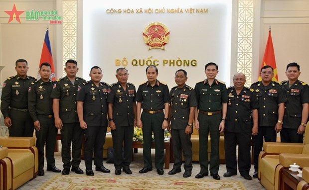 Vietnam values fortifying good neighbourliness with Cambodia hinh anh 2