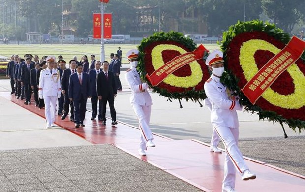 Party, State leaders pay tribute to President Ho Chi Minh on birth anniversary hinh anh 1