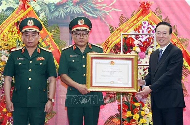 Defence intelligence force honoured with first-class Feat of Arms Order hinh anh 1