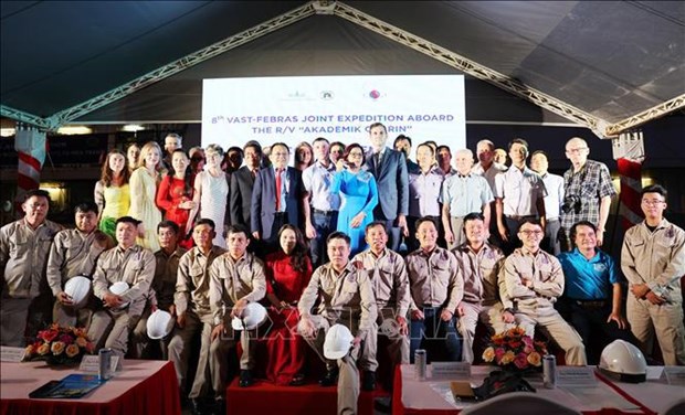 Vietnamese, Russian scientists conduct joint survey on marine resources hinh anh 2