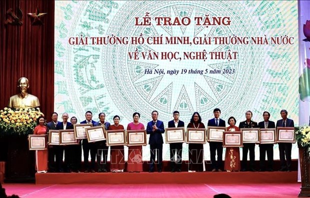 Winners of Ho Chi Minh Awards, State Awards for Literature and Arts honoured hinh anh 1