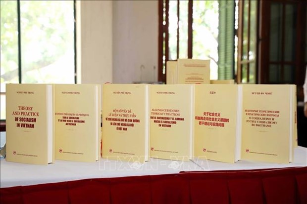 Party leader’s book on socialism published in seven foreign languages hinh anh 1