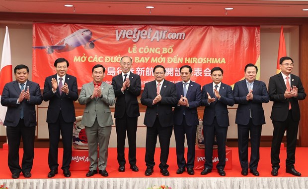 PM attends announcement of direct Hanoi-Hiroshima air route hinh anh 1