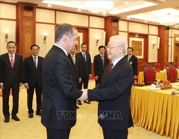 Party chief holds talks with Chairman of United Russia Party hinh anh 1