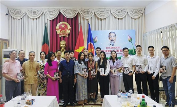 Activities abroad mark birth anniversary of President Ho Chi Minh hinh anh 1