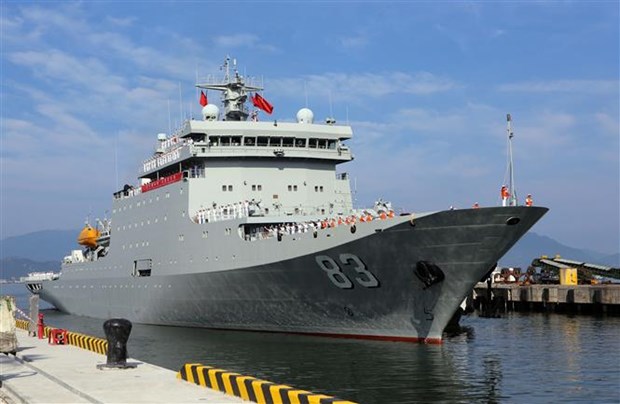 Chinese naval training ship visits Da Nang hinh anh 1