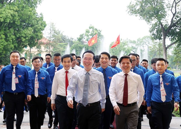 State leader meets youth exemplars in following President Ho’s teachings hinh anh 1