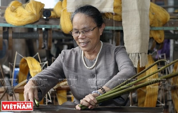 Measures to develop sustainable value chain of lotus silk products discussed hinh anh 1